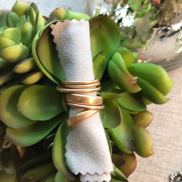 Amazing 6 Ring Hammered Geometric Set!! - Picture 2 of 7